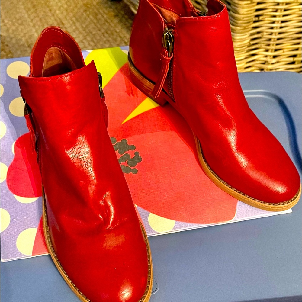 GB A-Lister Double Zip Closure Lester Block Heels